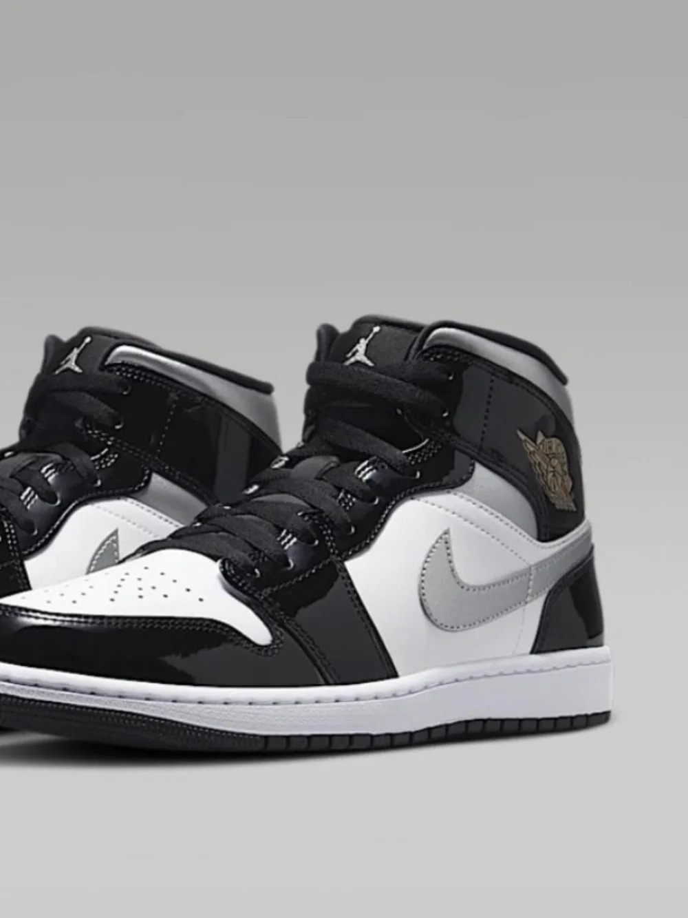 Jordan 1 Mid SE. Patent Black White Metallic Silver Gold. SIZE 10.5 - HV0789-010